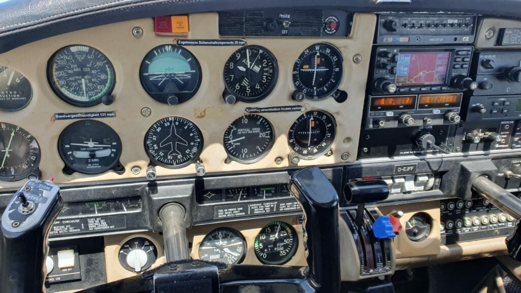 Das Cockpit der D-EJFF, mit der wir nach Kroatien geflogen sind