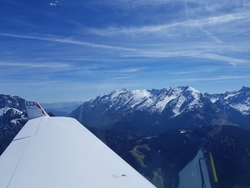 Einflug in die Alpen